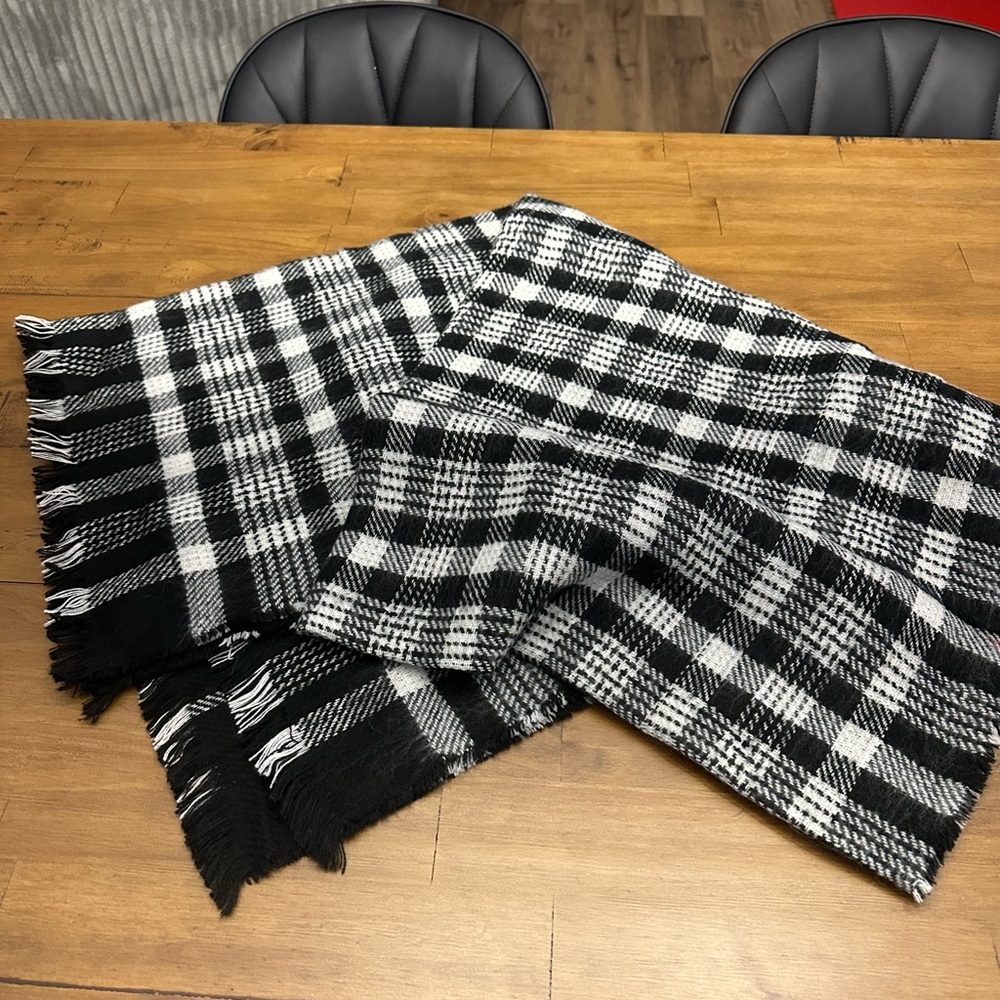 Elegant Black and White Plaid Oversized Scarf